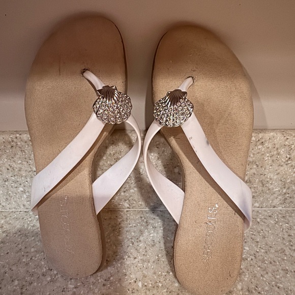 AEROSOLES Shoes - Women’s Aerosole Sandals Size 5.5